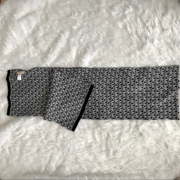 MIchael Kors Scarf - Picture 4 of 4